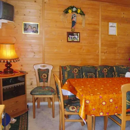 公寓 In With Parking Space 菲根